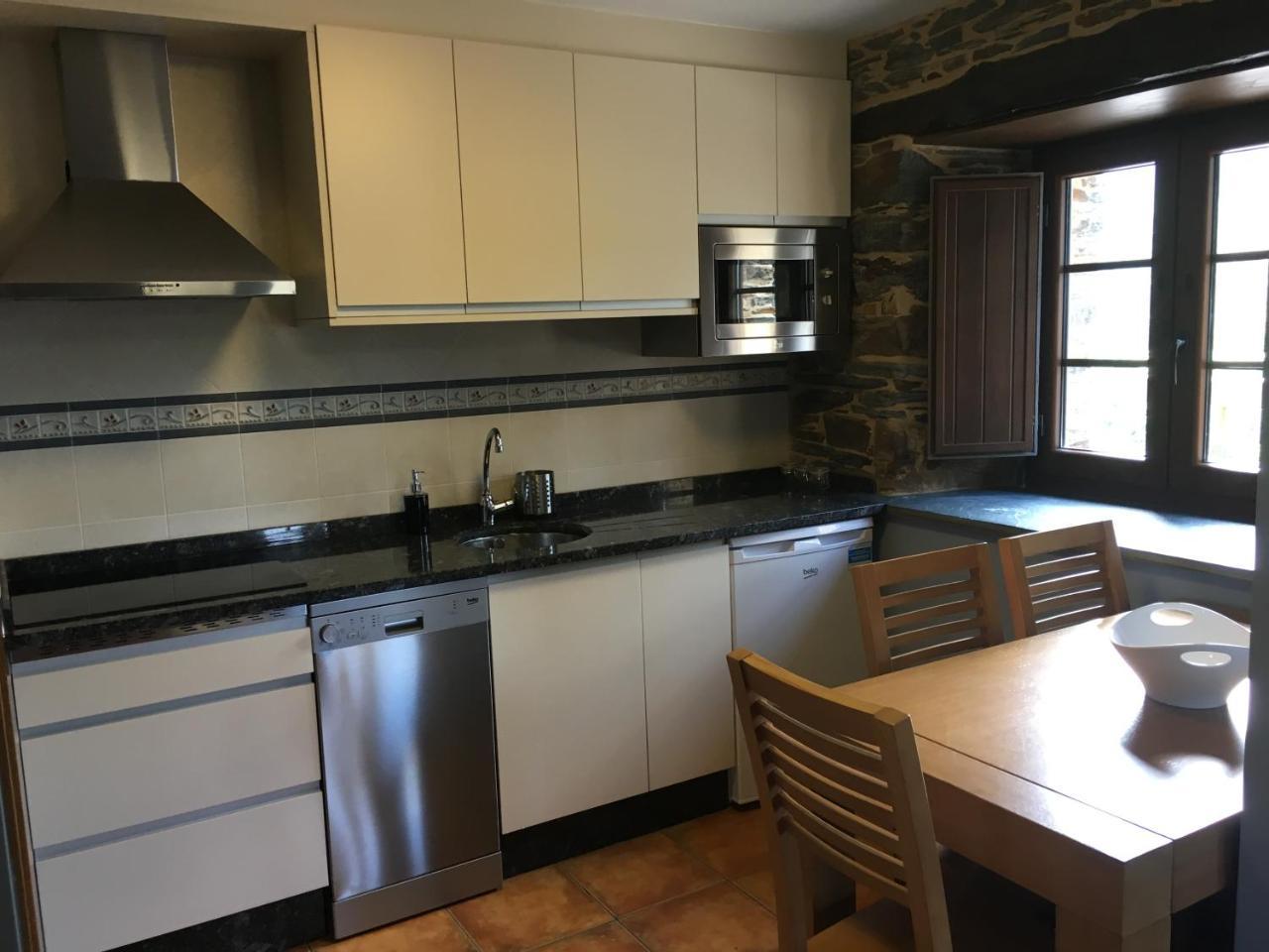 Apartamentos Carola San Tirso de Abres エクステリア 写真