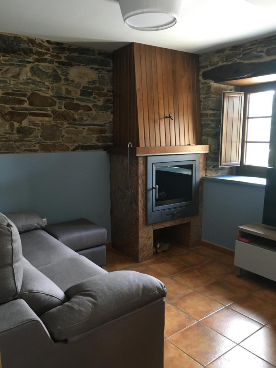 Apartamentos Carola San Tirso de Abres エクステリア 写真